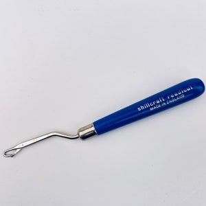 Vintage Shillcraft Readicut Rug Yarn Latch Tool Blue Handle - Made in England