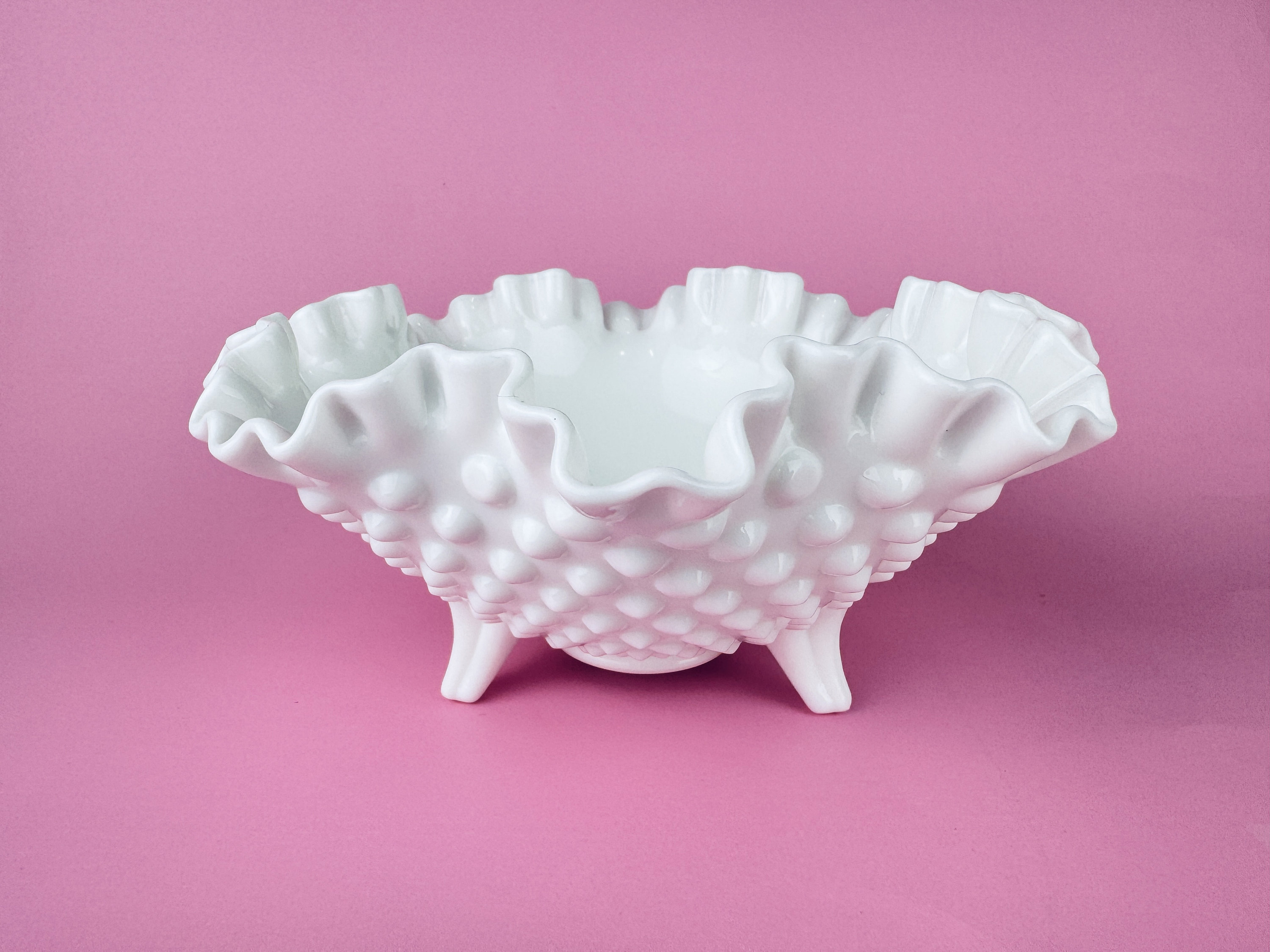 ヴィンテージ「フェントン」ホブネイルミルクガラスフリル装飾ボウル