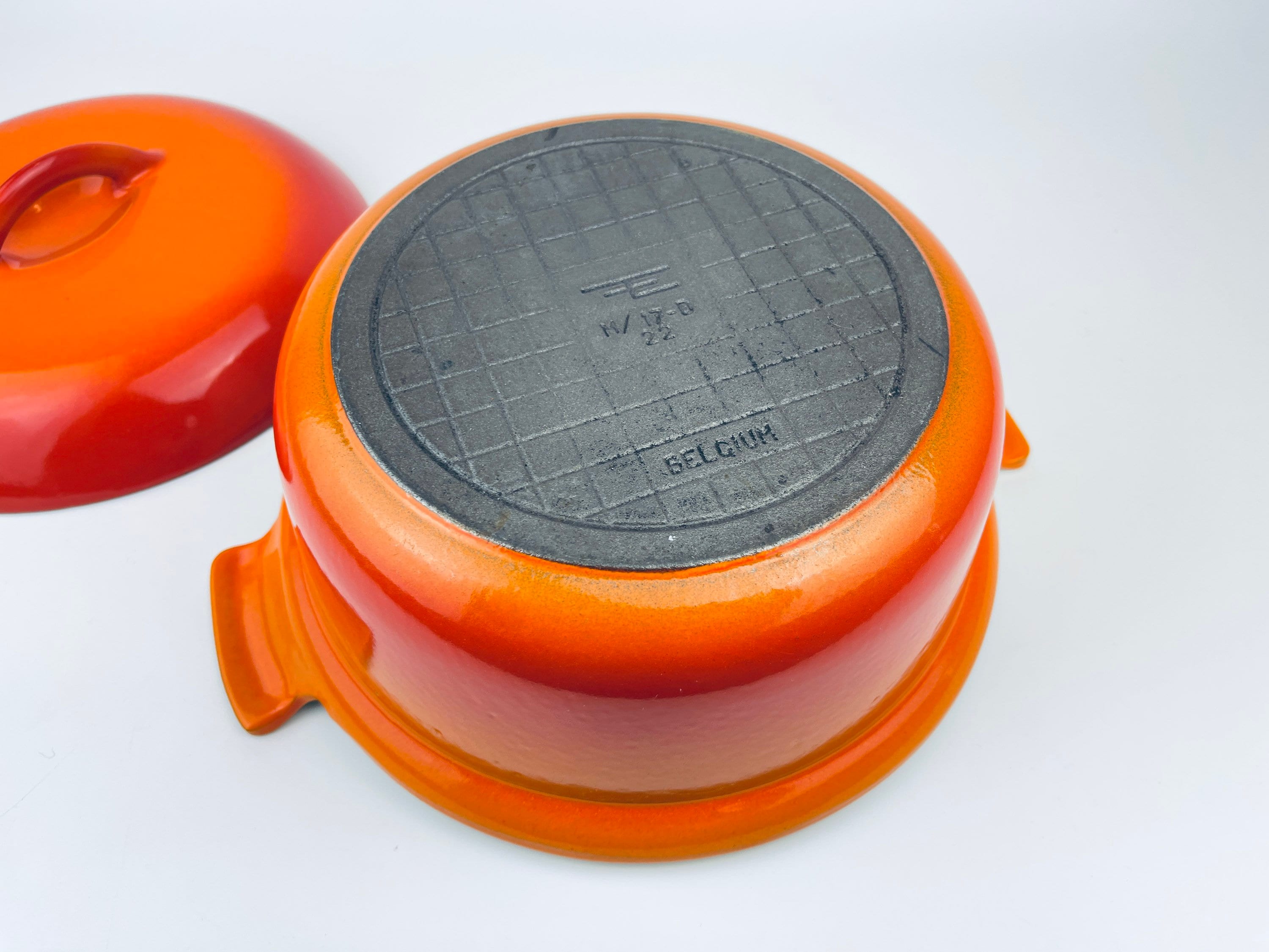Vintage Descoware Cast Iron Circular Dutch Oven - 'ombre Orange