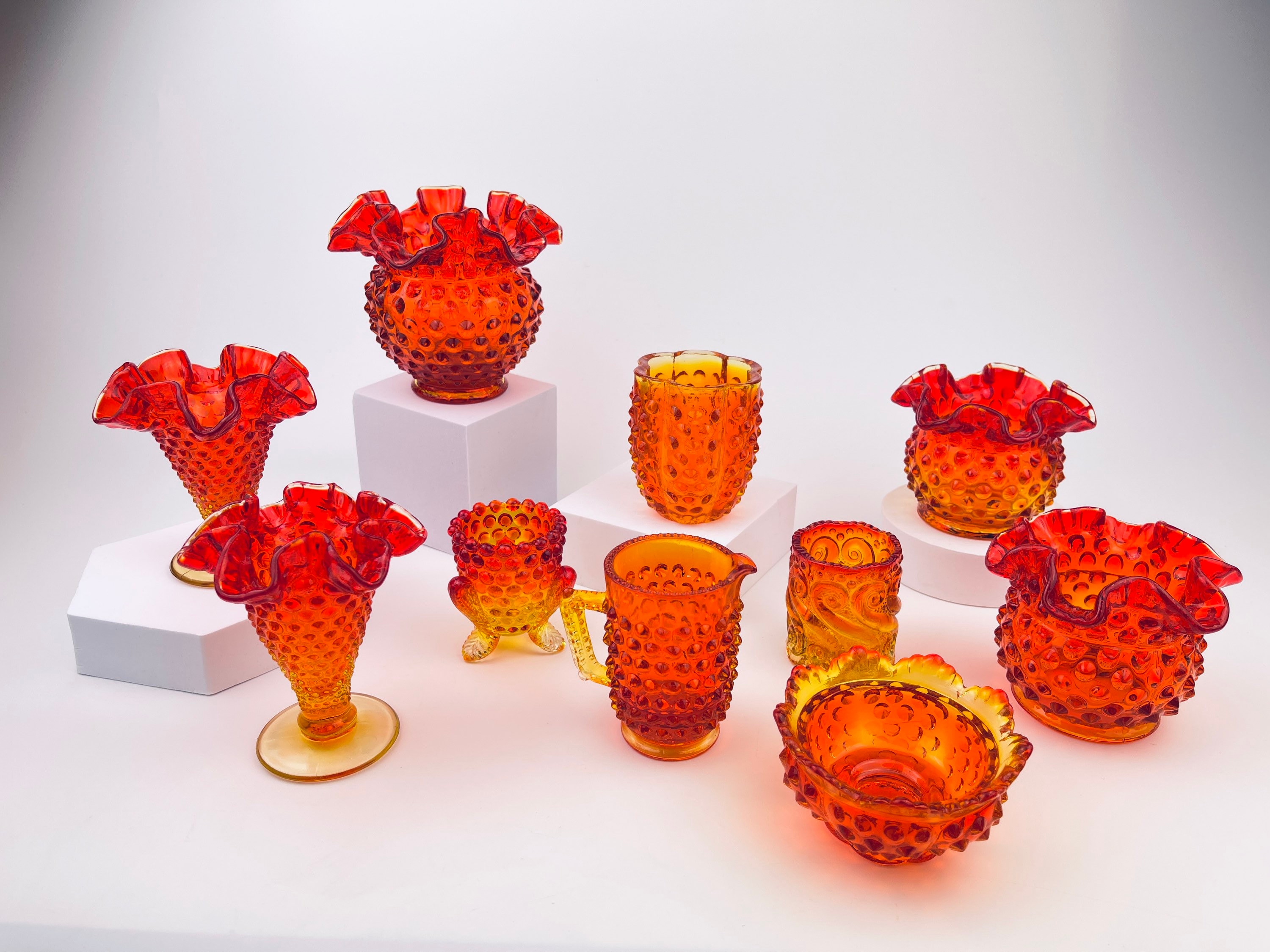 オールドフェントン　アンベリーナ Vintage Fenton Amberina Red Ombre Hobnail Glassware