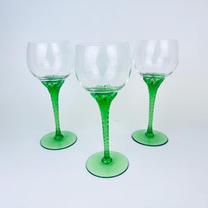 Vintage 1970s Green Swirl Stem Wine Glasses – Set of 3