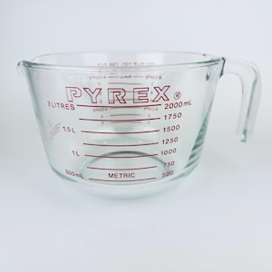 Misurino in vetro PYREX rosso vintage n. 565 (8 tazze/2 litri) - Metrico + Imperiale - Prodotto negli Stati Uniti