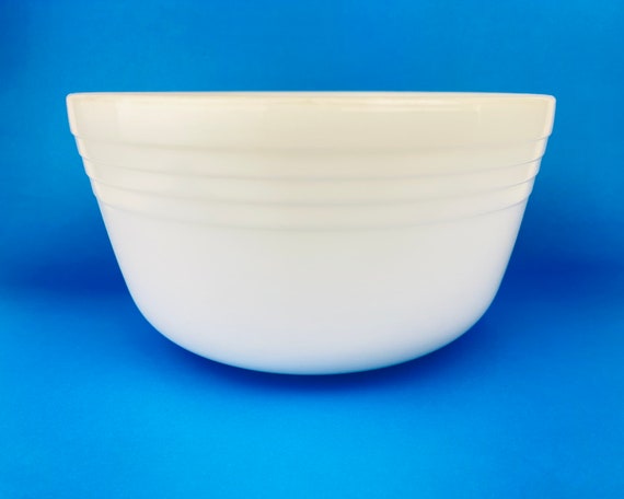 Pyrex, Kitchen, Vintage 4s Pyrex Hamilton Beach White Milk Glass Mixing  Bowl W Pour Spout