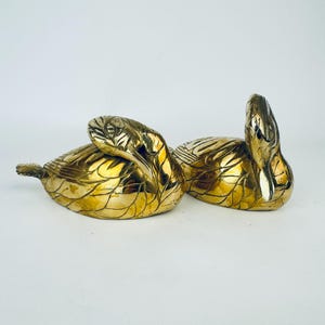 Vintage Solid Brass Duck Figurines – Wall-Mountable or Tabletop Décor – 1980s Gold Etched Pair