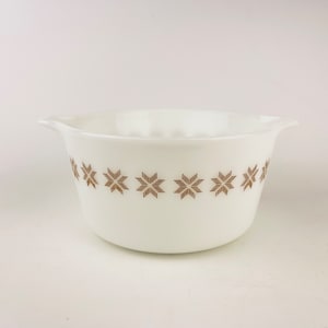 Vintage Town & Country Pyrex Casserole Dish - #473 1 QT. - Brown Point Star Design