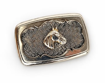 Hebilla de cinturón estilo western vintage de los años 70, de metal plateado con cabeza de caballo.