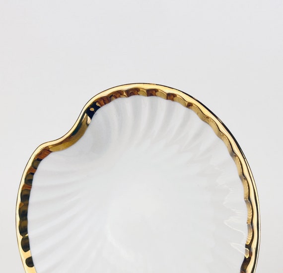 Vintage Shell Gold Rimmed Edge Ring Dish - Genuin… - image 8