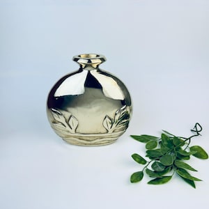 Vaso &#39;Flask&#39; oblungo rotondo da 10&quot; in ottone massiccio stile Art Déco Revival &#39;Dolbi Cashier&#39; vintage - Made in Korea