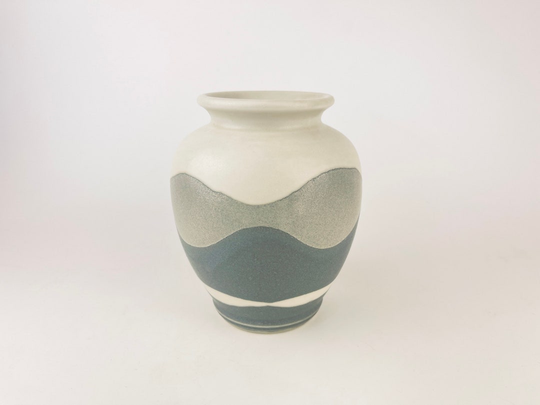 手描き模様の灰色陶器花瓶 ヴィンテージ 手描き グレー 渦巻き 陶器 花瓶 - 小田切 - 日本製