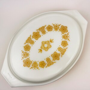 Vintage Butterfly Gold Pyrex Divided Casserole Dish (1 QT)