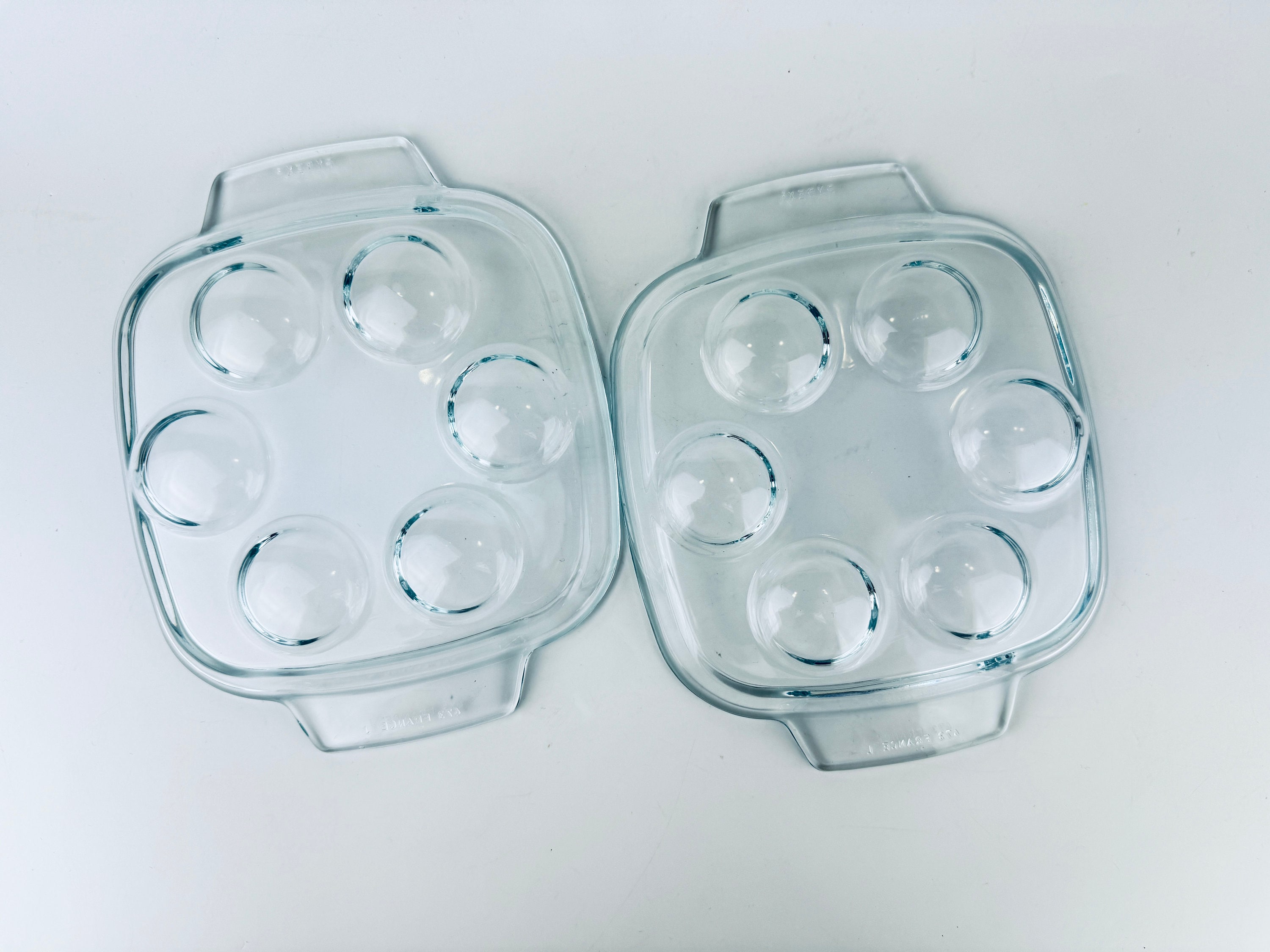 2 assiettes à escargots en verre Pyrex - France - Label Emmaüs