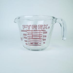 Vintage &#39;PYREX&#39; 508 Glass Measuring Cup (1 Cup/250 mL) - Metric + Imperial System - Made In USA