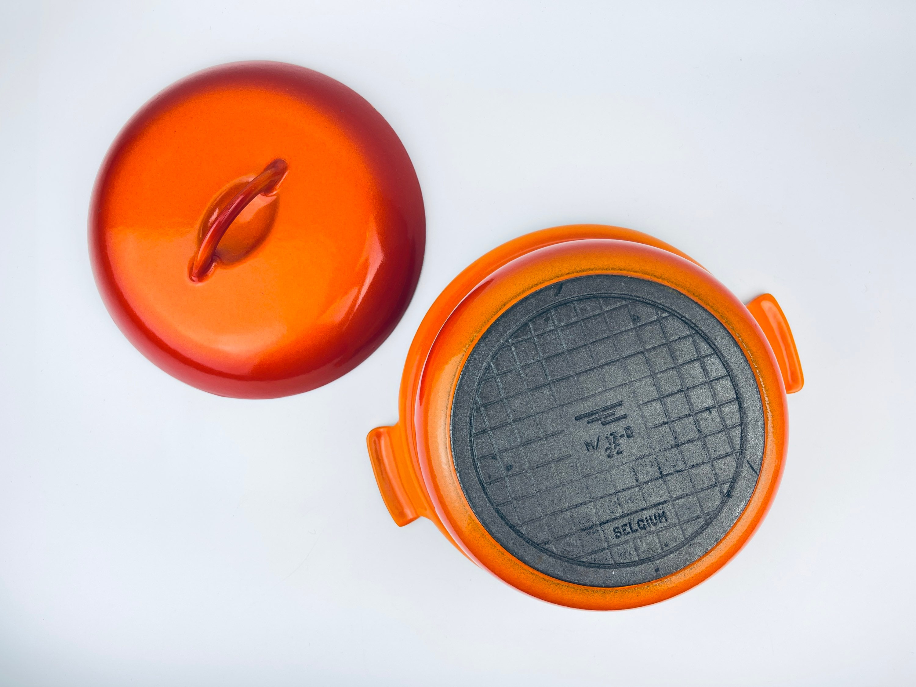 Vintage Descoware Cast Iron Circular Dutch Oven - 'ombre Orange