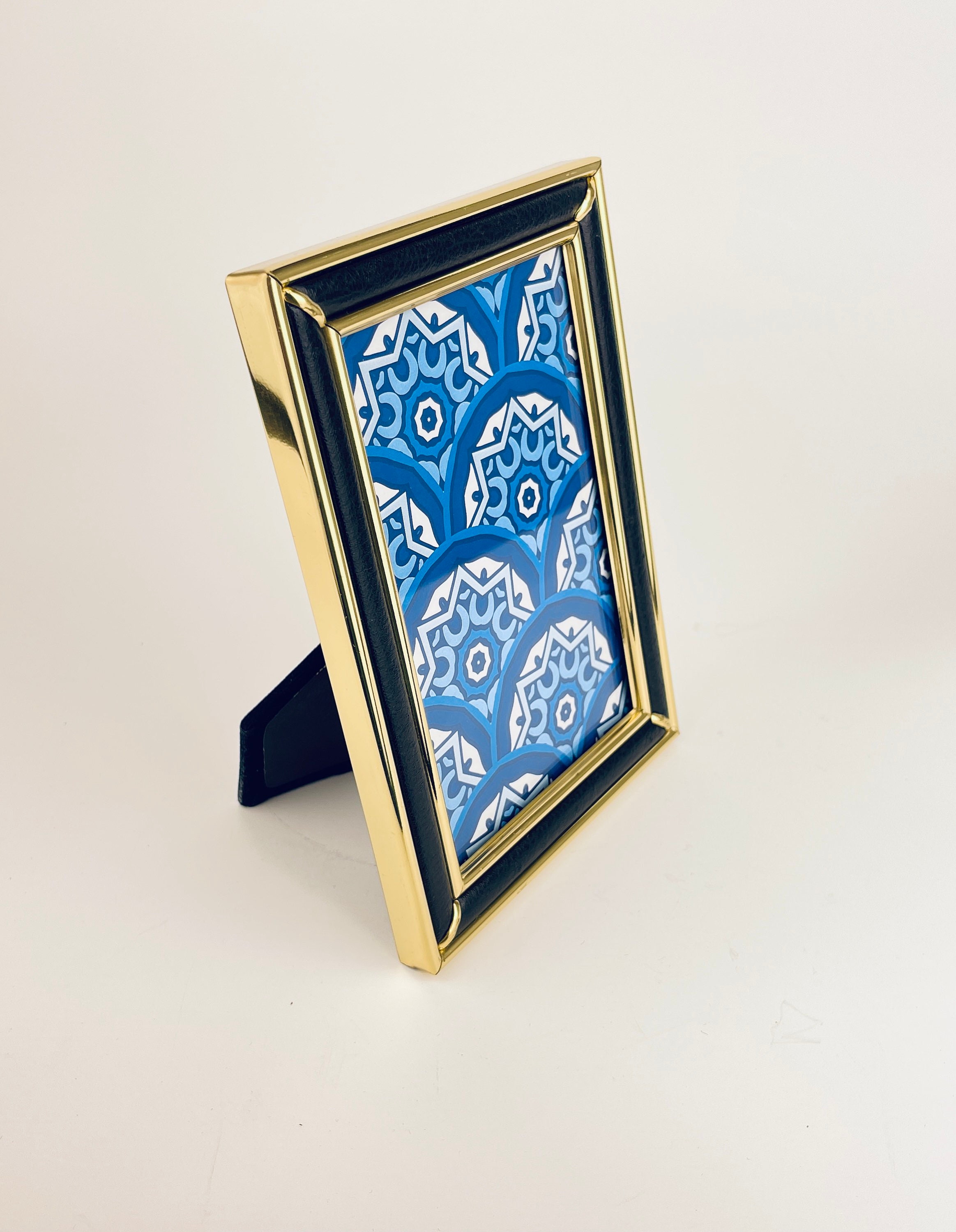 ヴィンテージ真鍮＆ブラック合成皮革製フォトフレーム – 5” x 7