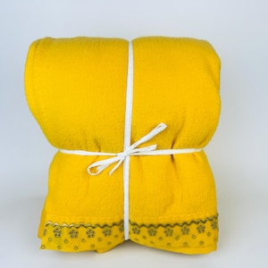 Vintage Yellow Acrylic &#39;Full&#39; Blanket (82&quot; x 92&quot;) - Floral Eyelet Satin Ribbon Trim - Made In Canada
