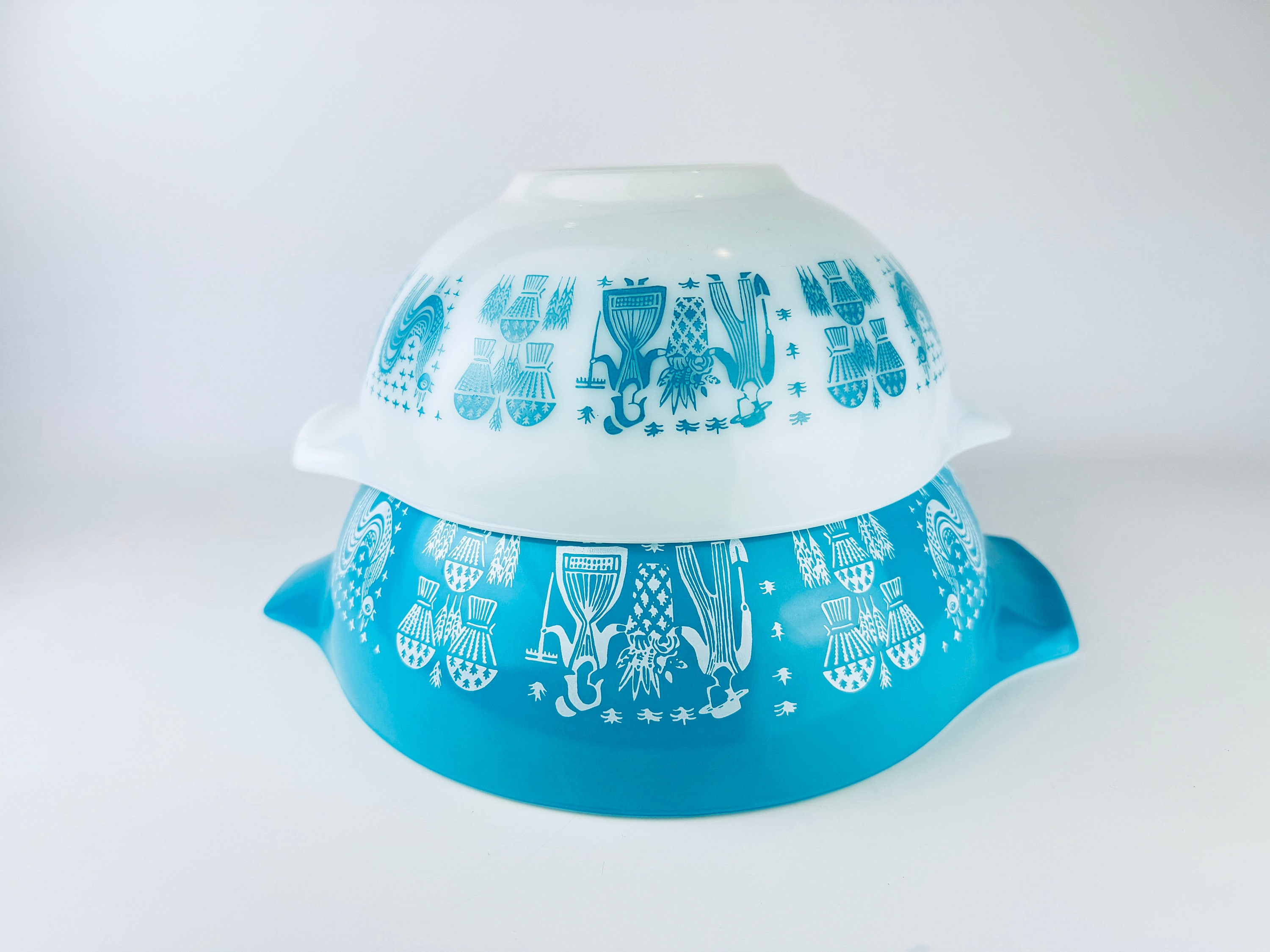 Vintage Amish 'butterprint' Cinderella Pyrex Mixing Nesting Bowls