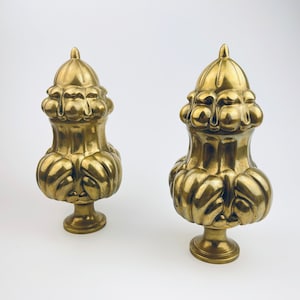Antike / Vintage große dekorative Endstücke aus massivem Messing - attraktive gealterte Metallpatina - architektonische Restaurierung - separat erhältlich