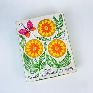 Vintage AVON Jasmin Soap Set – 3 Perfumed Floral Soaps in Original Box