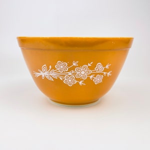 Vintage Butterfly Gold Pyrex Mixing Bowl - #401 (1.59 PT/750 mL)