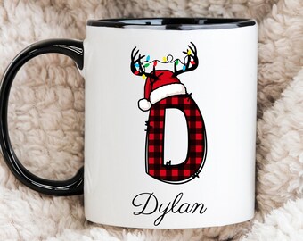 Taza navideña personalizada: inicial y nombre a cuadros estilo búfalo