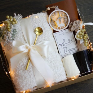 Christmas Hygge Gift, Gift box for Her, Holiday Gift Box, New Years gift basket, Secret Santa Gift, Care package, Cozy gift box, Cabin gifts