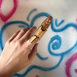 mechanical finger jinx