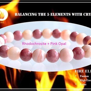 Może przedstawiać: Bransoletka z różowych i czerwonych kryształów z tekstem "Rhodochrosite + Pink Opal" i "FIRE ELEMENT" z wyrazami "Passion", "High Energy" i "Fame" wymienionymi poniżej.