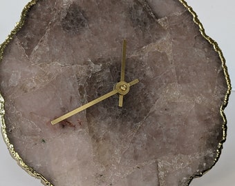 Horloge dorée de luxe vintage, pierre précieuse, tranche de véritable quartz rose, 20 cm de diamètre, décoration d'intérieur