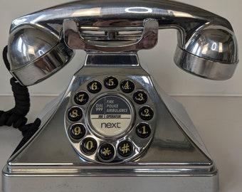 Retro-Next-Klassiker, glänzendes silbernes Telefon, Drucktastentelefon, funktioniert