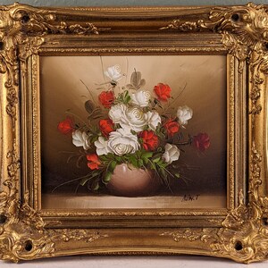 Vintage Oil on Canvas Roses in Vase Still Life Painting Framed in Wooden Gilded Rococo Style Frame 17x15in image 10