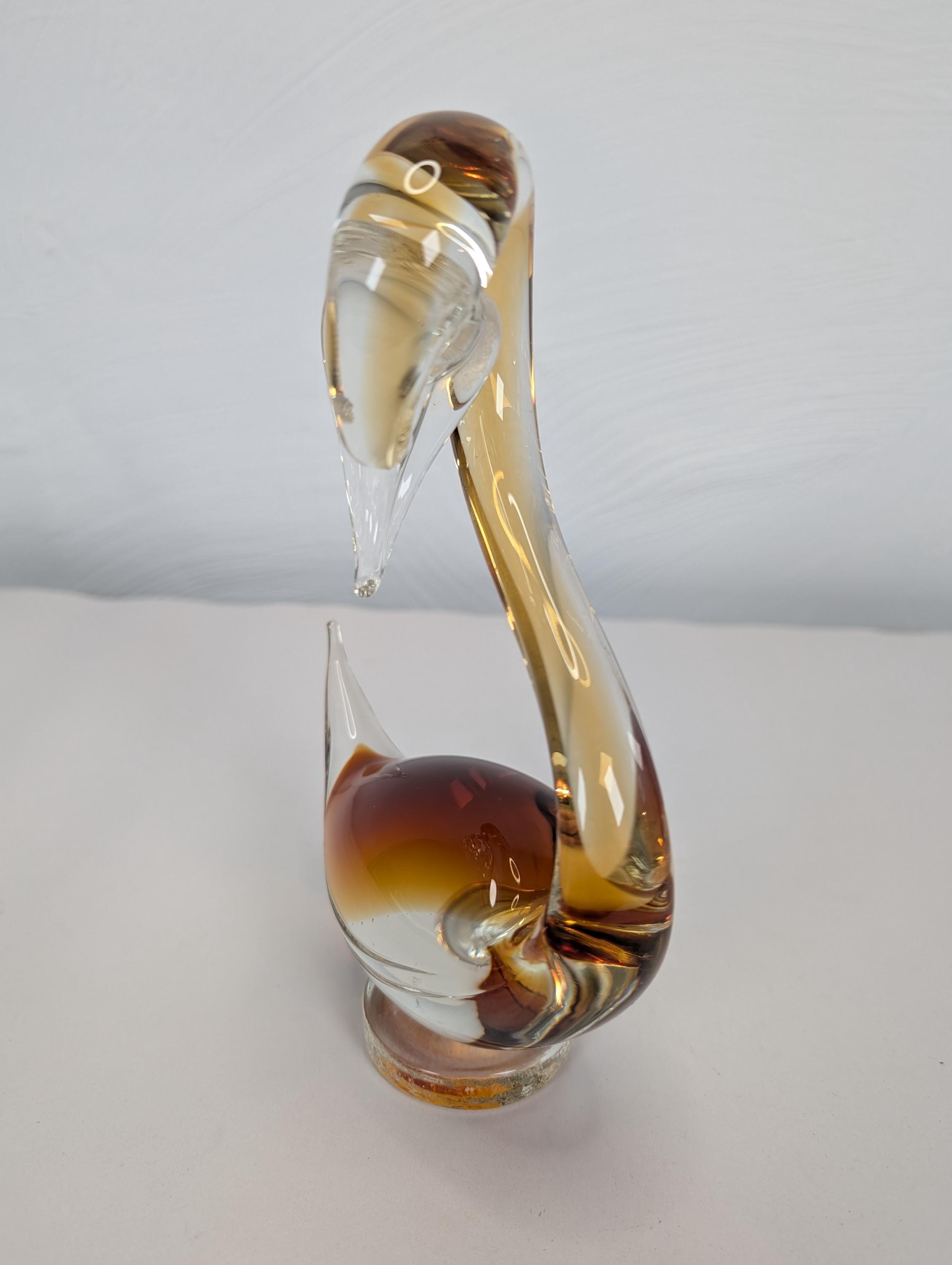 ガラス製白い鳥の彫刻 ガラス製白い鳥の彫刻