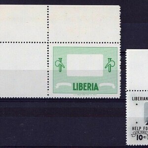 Op de afbeelding: Een vel met vier postzegels uit Liberia. De bovenste postzegel heeft een groene rand met het woord "LIBERIA" in wit. De onderste postzegel heeft een zwart-witfoto van drie mensen met de tekst "LIBERIAN GOVERNMENT HOSPITAL" en "HELP FOR ALL - HEALTH FOR ALL" in zwart. De postzegel heeft ook de tekst "AIR MAIL 10c" en "FIRST AID 5c" in zwart.