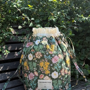 Breiprojecttas | Handgemaakte tas met bloemenprint en trekkoord, verstelbare schouderband, haak- en garenprojecttas (medium)