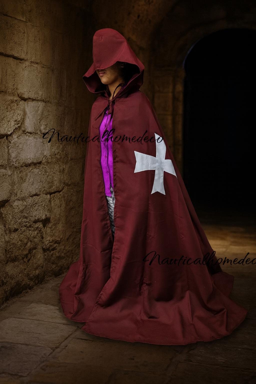 Mantello medievale con cappuccio