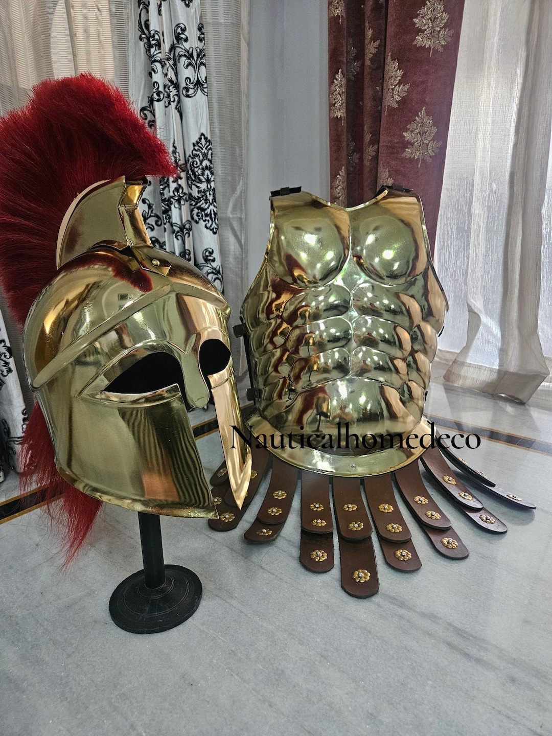 コリント式ギリシャ・ローマ筋肉鎧 - 胸当て、革ベルト、ヘルメットの
