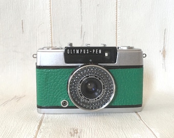 Olympus PEN EE-3 vintage 35 mm filmcamera | Malachietgroen leer | Volledig gerenoveerd en op film getest | Film inbegrepen