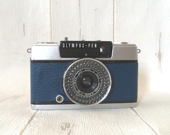 Olympus PEN EE-3 vintage 35 mm filmcamera | Marineblauw leer | Volledig gerenoveerd en op film getest | Film inbegrepen