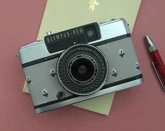 Olympus PEN EE-2 Vintage Filmkamera | Blumenmuster | Komplett Refurbiert und Filmgetestet Objektivdeckel & Handschlaufe inklusive