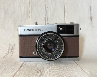 Olympus Trip 35-filmcamera | Vintage 35 mm compact | Volledig gerenoveerd en getest in Japan | Warm bruin leer | Inclusief Kodak-film