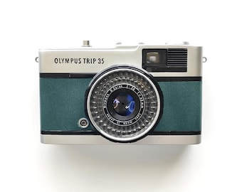 Olympus Trip 35 Vintage 35mm Camera in Watergroen – Gereviseerd en Getest met Lensdop, Polsriem en 1 Jaar Garantie