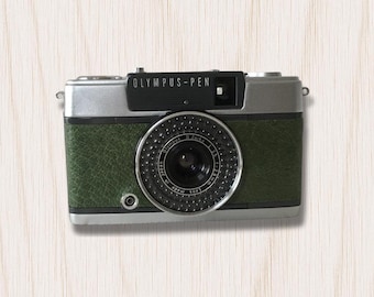 Olympus PEN EE-2 Vintage 35mm Camera | Half-frame | Matchagroen | Liefdevol gerestaureerd in Japan | Met lensdop en polsriem