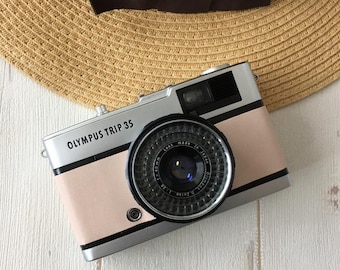 Olympus Trip 35-filmcamera | Vintage 35 mm compact | Volledig gerenoveerd en getest in Japan | Ecrubeige | Inclusief Kodak-film