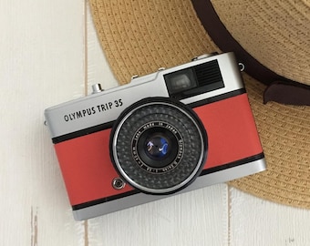 Olympus Trip 35 vintage filmcamera met film, lensdop en riem | Akanerood | Volledig gerenoveerd en getest | Handleiding en instructievideo