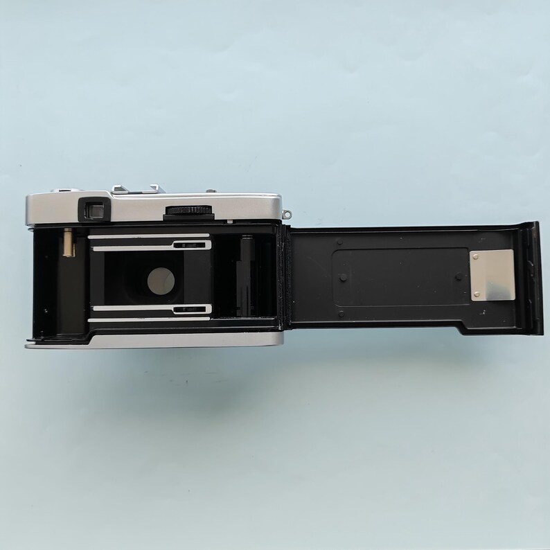 Contrail Film Camera – Olympus Trip 35 35mm film camera open back clean interior light seals refurbished Japan