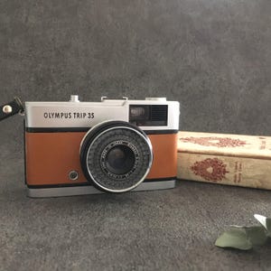 Contrail Film Camera - Olympus Trip 35 35mm film camera with caramel brown leather, restored in Japan