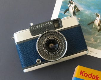 オリンパス PEN EE-2：ブルーレザー、ハーフサイズ35mmフィルムカメラ