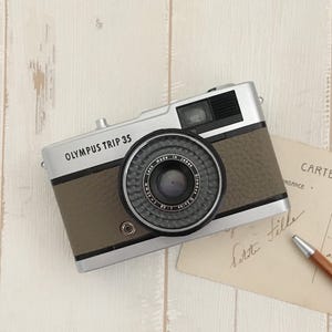 Contrail Film Camera - Olympus Trip 35 35mm film camera with fawn leather, restored in Japan