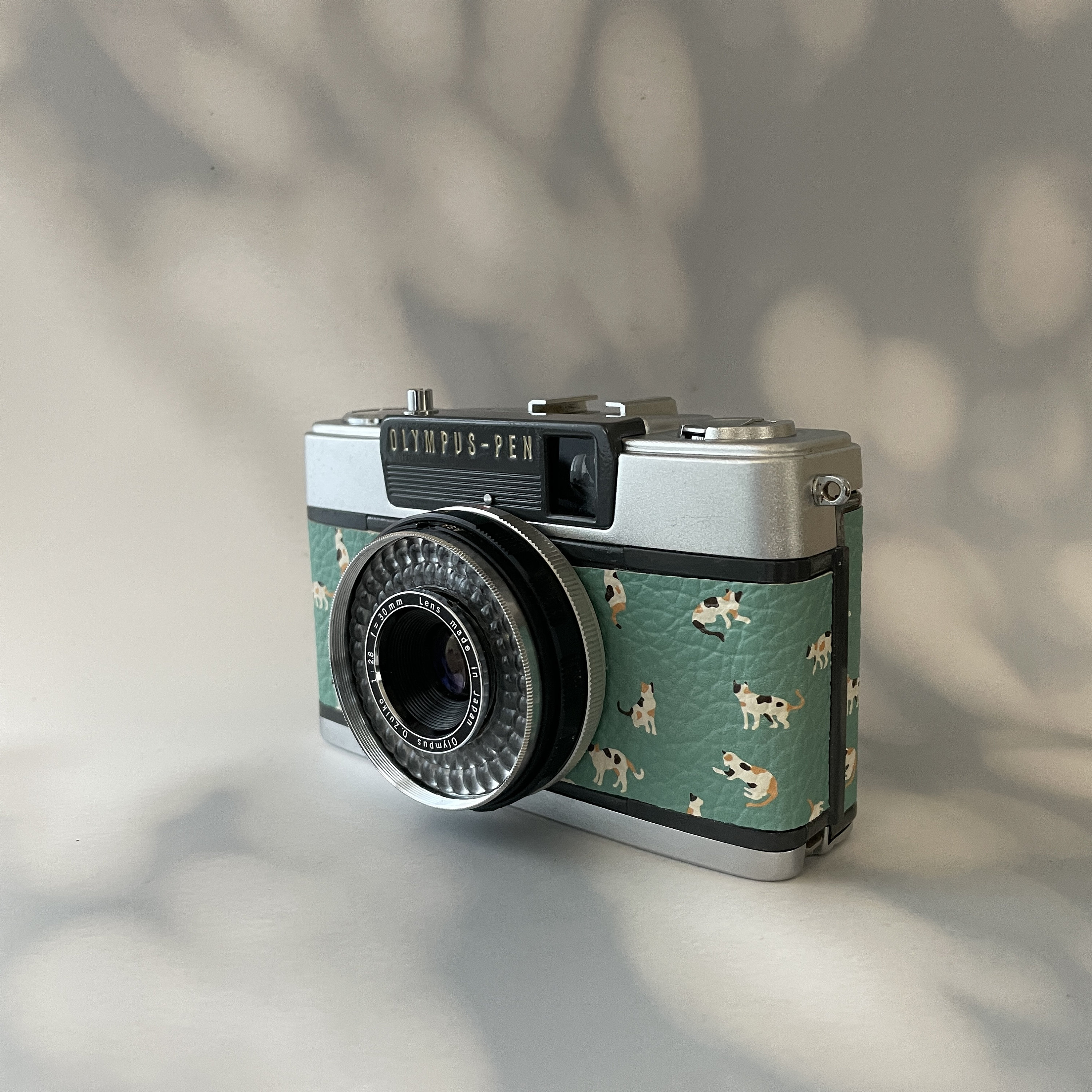 Olympus PEN EES-2 | Half Frame 35mm Film Camera | Green Cat