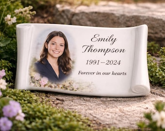 Pergamena Funeraria con Foto in Porcellana – Targa Commemorativa per Lapide
