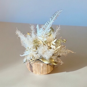 Table decoration with gold elements / wooden disc with dried flowers / table decoration wedding / baptism / birthday